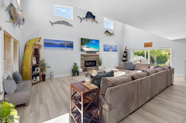 Building Photo - 6701 Hillside Ln