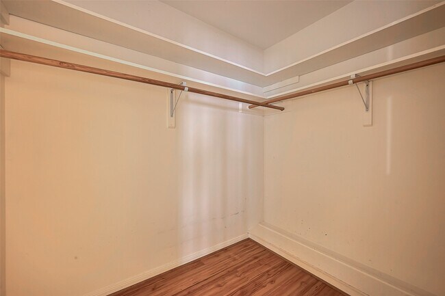 Building Photo - 7906 Braesview Ln