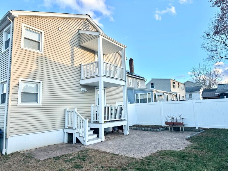 Building Photo - 317 Alexander Ave