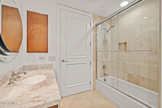 Building Photo - 2402 E Esplanade Ln