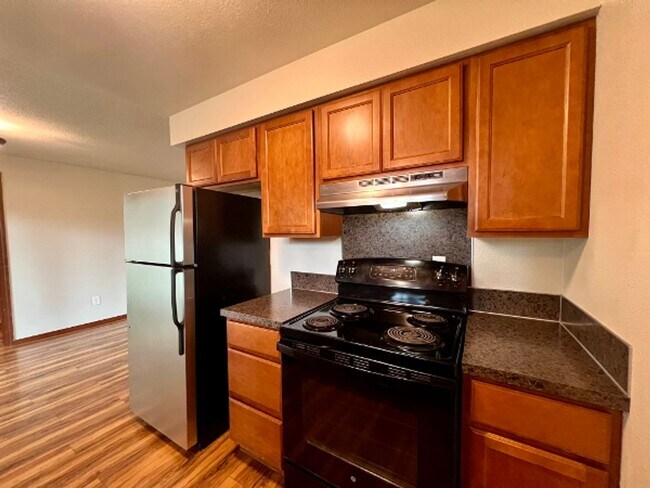 Building Photo - W/S/G Included! Pet Friendly 2 BD