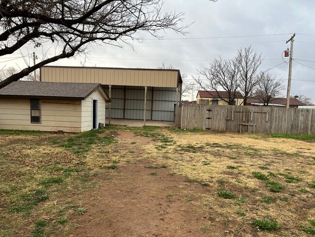 Building Photo - 1025 W Terry St