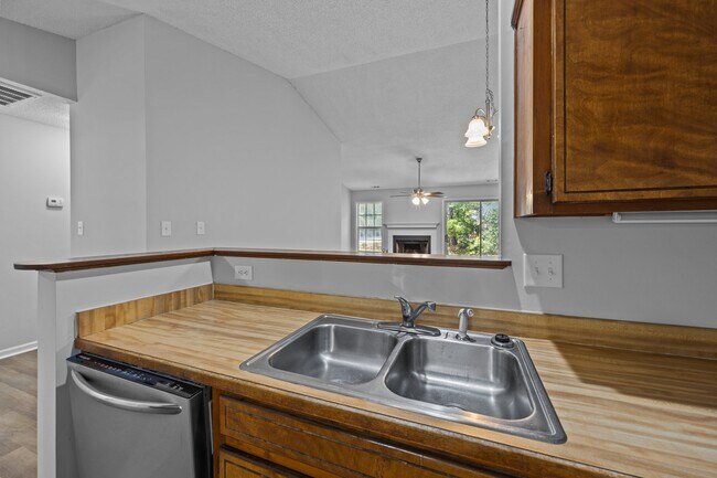 Building Photo - 1501 Fairfax Ln