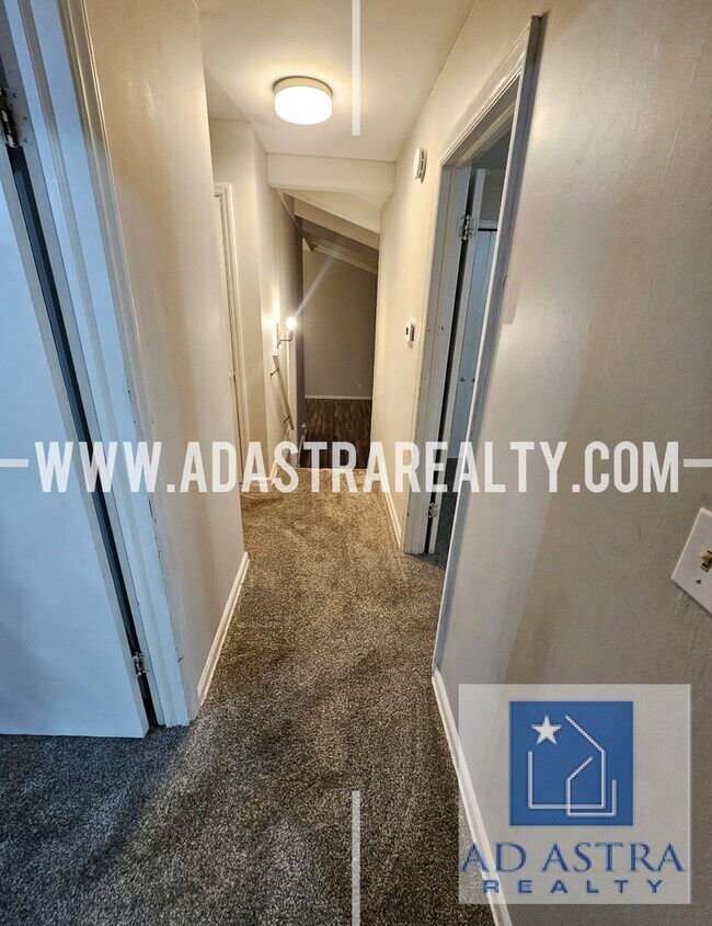 Building Photo - Open 3 Bed 2 Bath Home KCMO!!-Available NOW!!