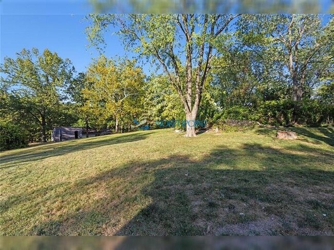 Building Photo - 4 bed, 2 bath, large backyard, SPECIALS AVAILABLE!