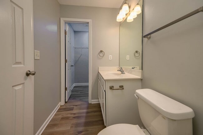 Building Photo - Lee Crossing Neighborhood, Easy access to ...