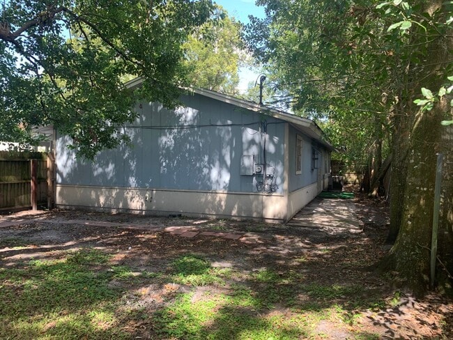 Building Photo - MOVE IN SPECIAL! Charming 3/1.5 St. Cloud Home w/ Partially Fenced Yard & Bonus Room