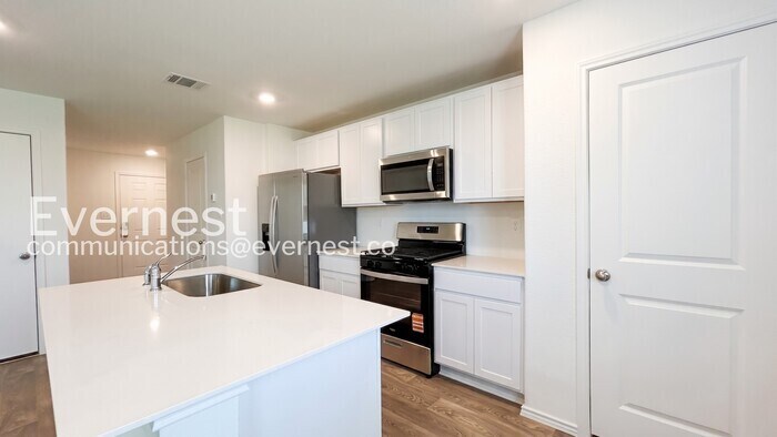 Building Photo - 16043 Mahogany Wy