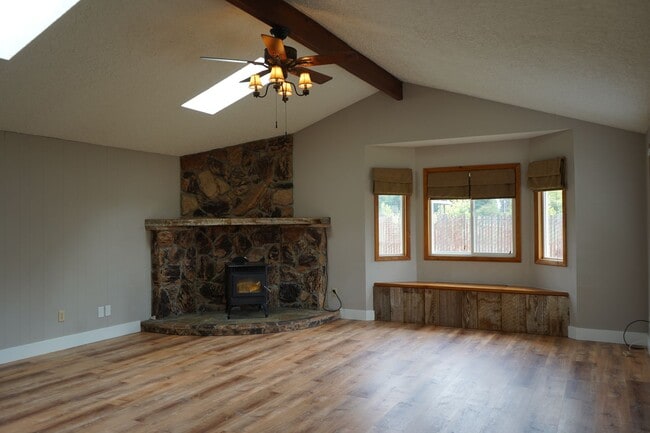 Building Photo - 5809 NE 91st Ave