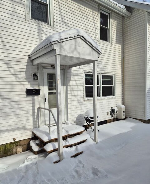 Building Photo - 212 Sycamore St