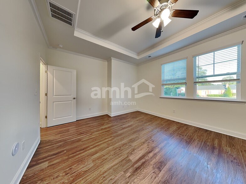 Building Photo - 301 Stowe Rd