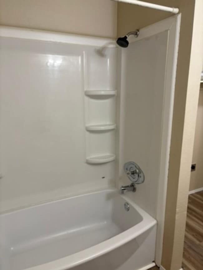 Building Photo - MP149 - 1014-1016 E Crown Ave