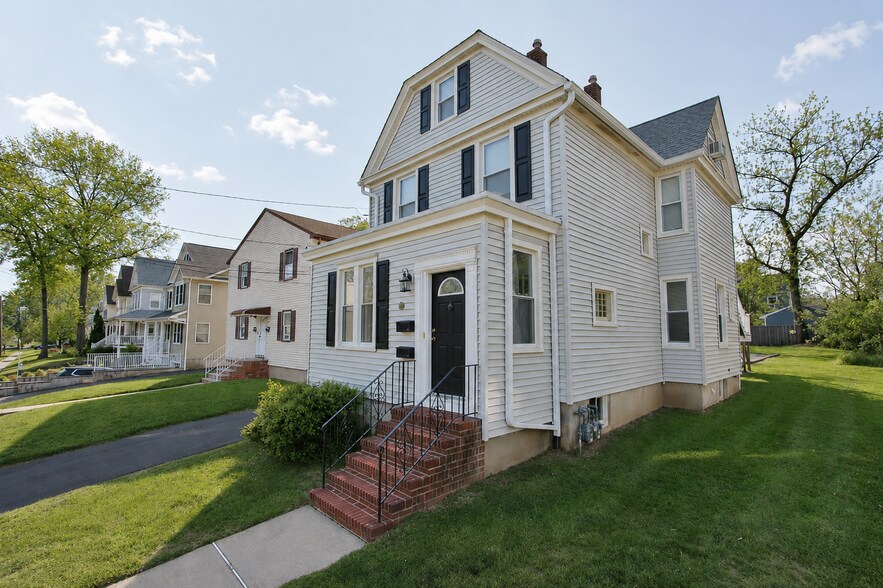 Building Photo - 552 Cumberland St