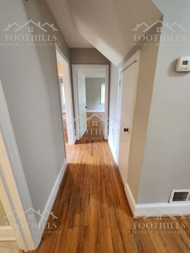 Building Photo - Beautiful 2-Story Brick Home Near Anderson...