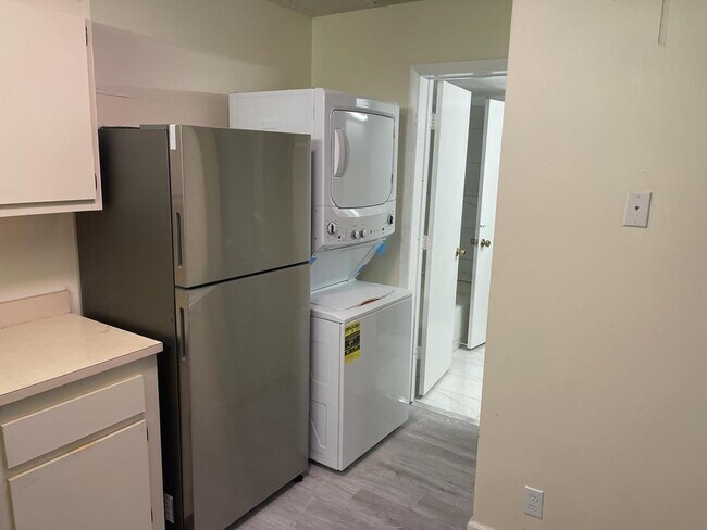 Building Photo - 203 Foxtail Dr