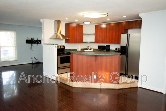 Building Photo - 304 Falling Ln