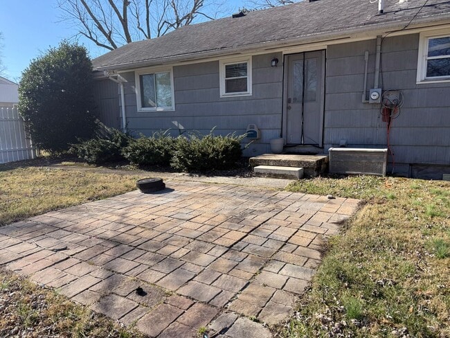 Building Photo - 3-Bedroom Single-Family Home Near TTU with Hardwood Floors and Carport