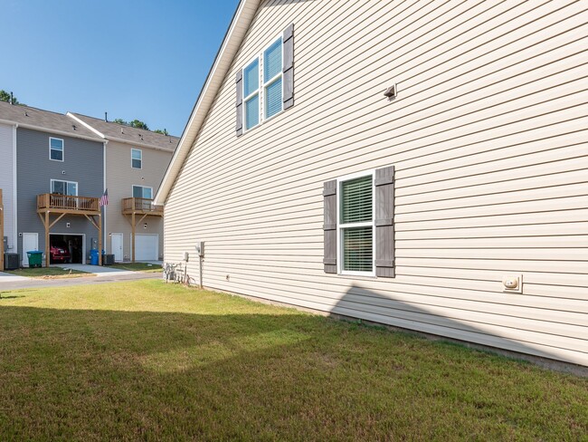 Building Photo - Lovely 3 Bed 3 Full Bath Townhome in Waxhaw!