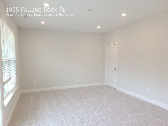 Building Photo - 1035 Falling Rock Pl