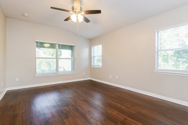 Building Photo - 13307 Tamarack Blvd