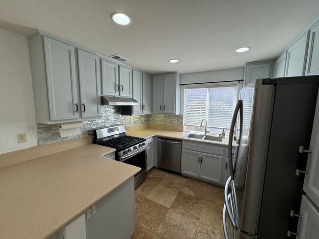 Building Photo - Townhome for Rent