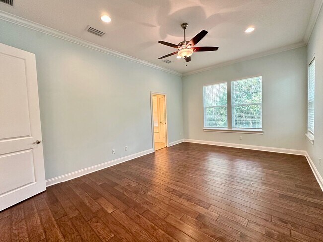 Building Photo - 4 Bed/3 Bath Coastal Beauty!