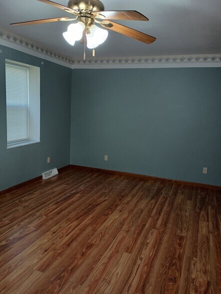 Building Photo - 121 E Lightner St
