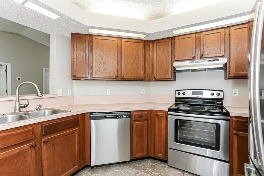 Building Photo - 8338 Lakemont Dr