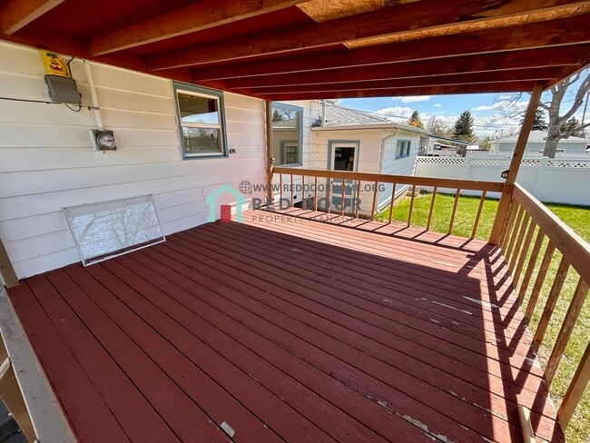 Building Photo - 5-bedroom, 2-bathroom house offers the perfect blend of comfort and functionality