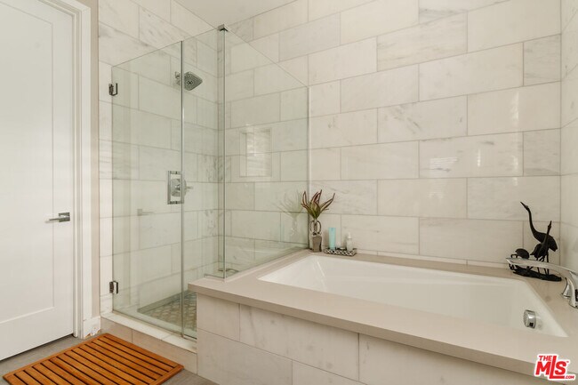 Building Photo - 12765 Bluff Creek Dr