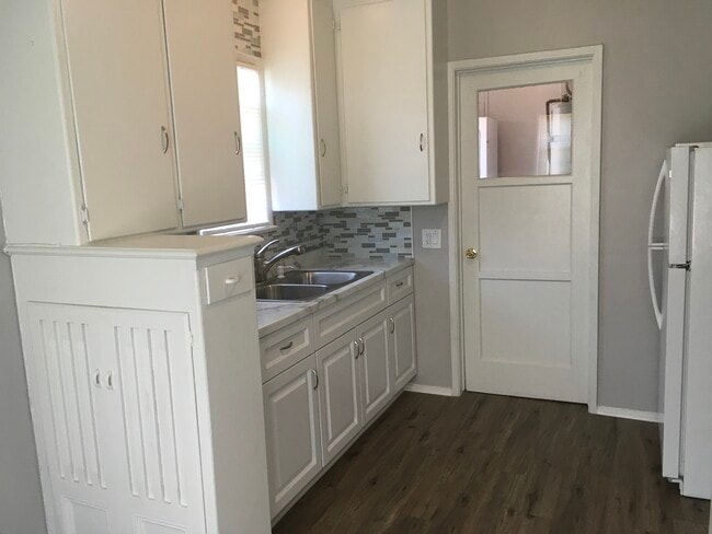 Kitchen - 1709 S Redondo Blvd