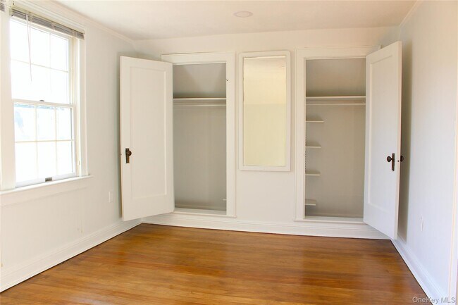 Building Photo - 66 Scudder Pl
