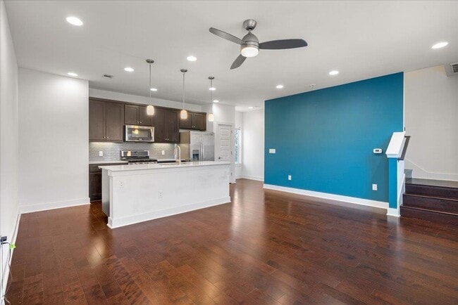 Building Photo - 2305 Coronado St