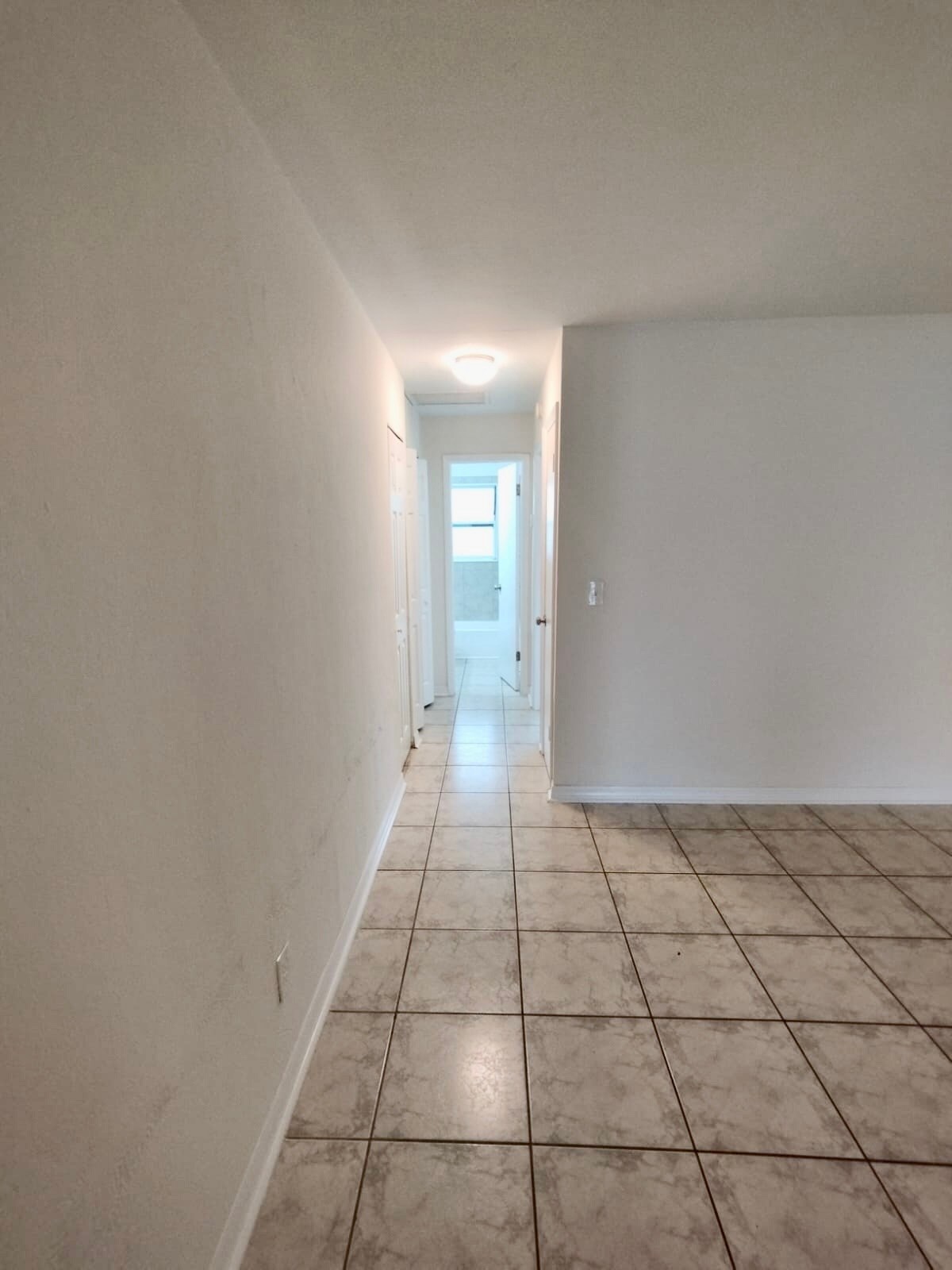 Building Photo - 224 SW 47th Ter