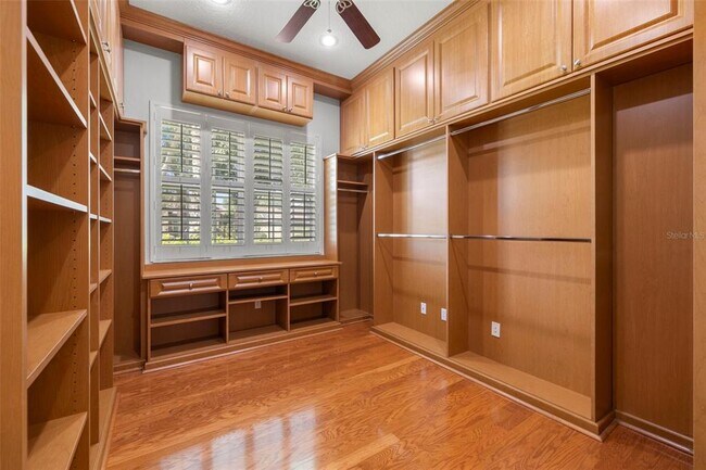 Building Photo - 3916 Valrico Grove Dr