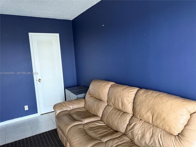 Building Photo - 4043 Cornwall C