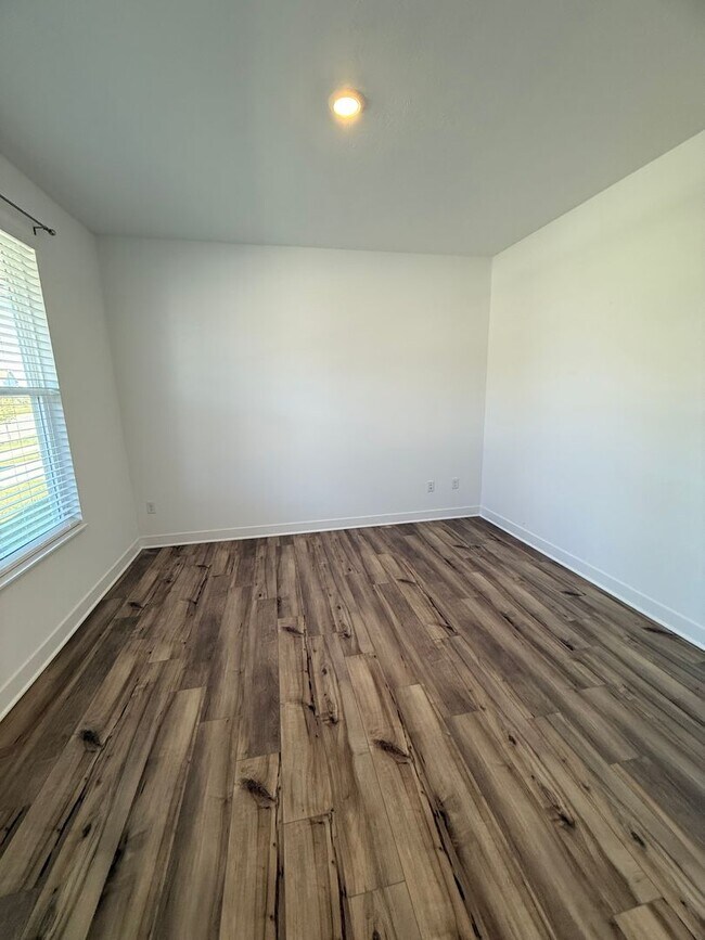 Building Photo - 1046 Elmwood Ln