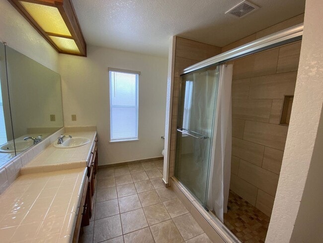 Building Photo - REDUCED!!  3 Bedroom 2 Bath with POOL!