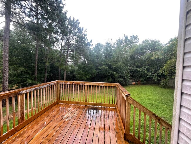 Building Photo - 421 Juniper Dr