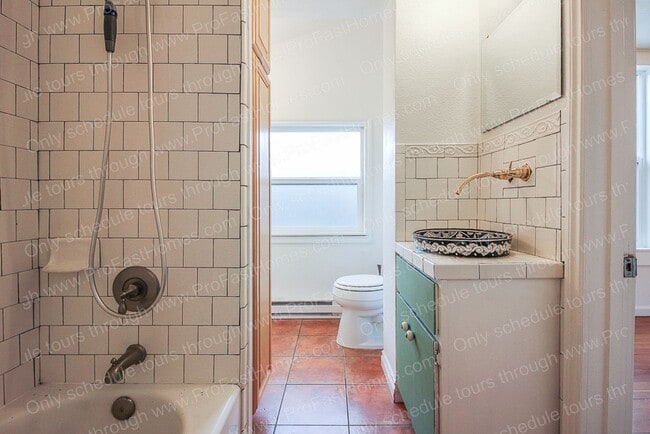 Building Photo - 5527 SE 71st Ave