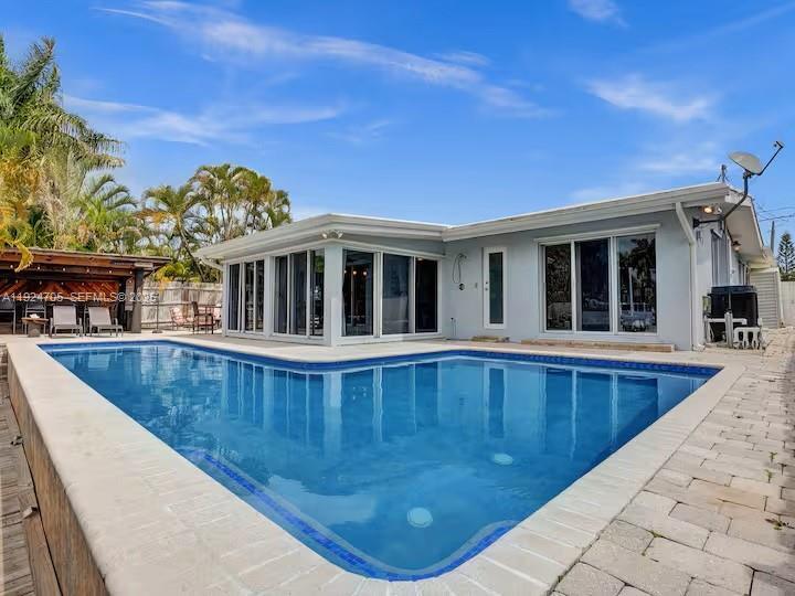 Building Photo - 2525 Gulfstream Ln