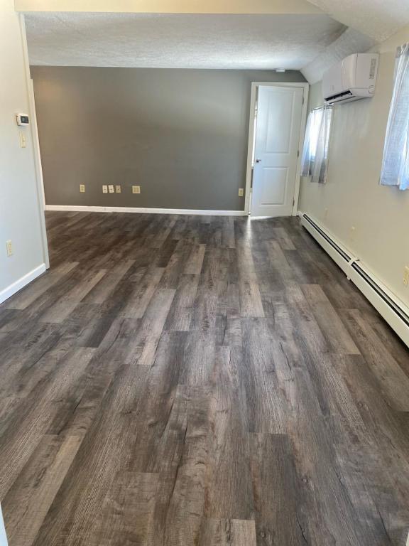 Building Photo - 1136 Pownal Rd