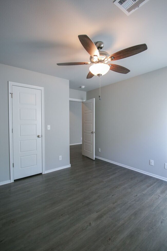 Building Photo - 5309 S Nassau Ave