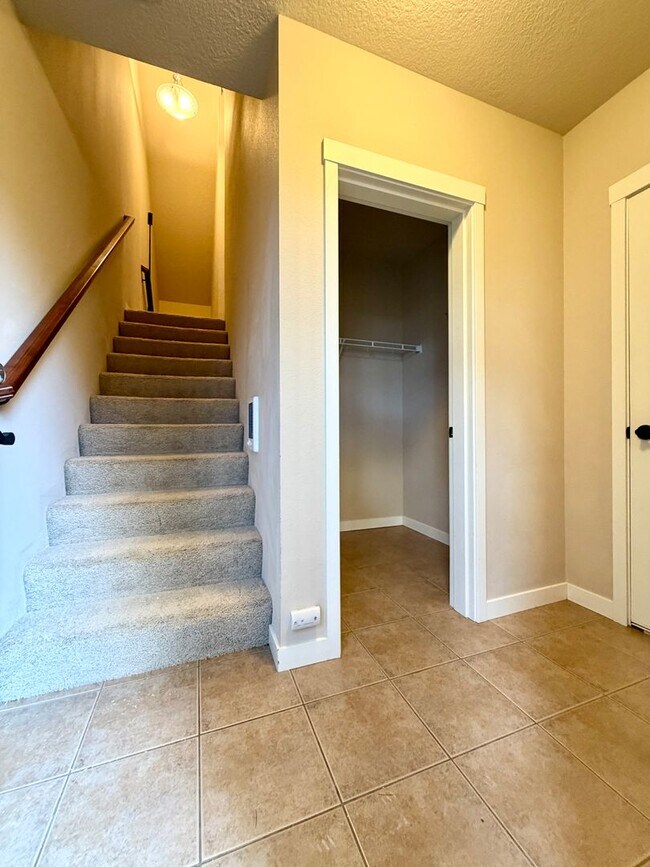 Building Photo - ~New home for the holidays? Move in now, and get December RENT FREE!~