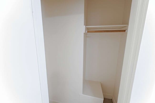 Building Photo - 1640 E ST-2