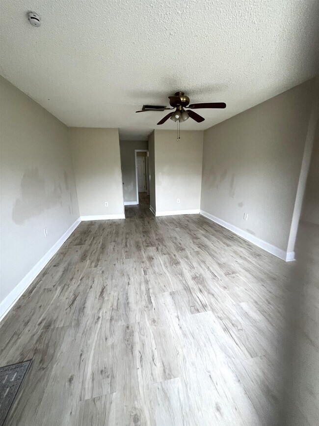 Building Photo - 416 Arricola Ave
