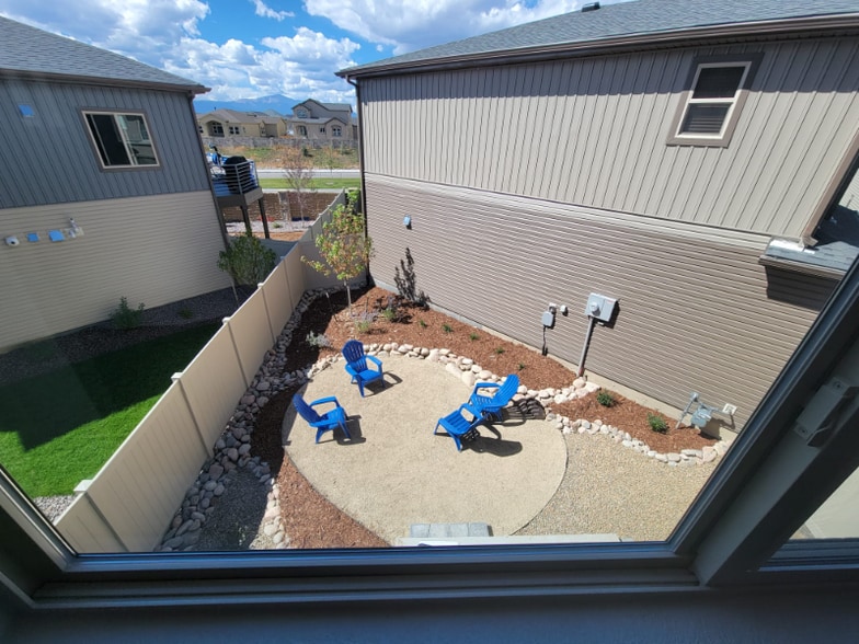 Building Photo - 7046 Silvergrass Dr