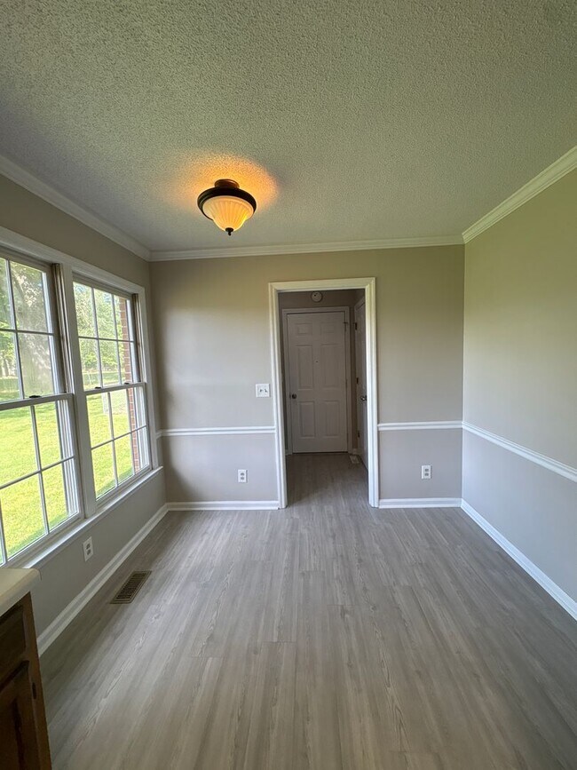 Building Photo - Spacious Brick Home with Fenced-In Back Yard!