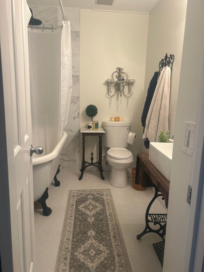 Building Photo - Charming 2BR Townhome in Franklin