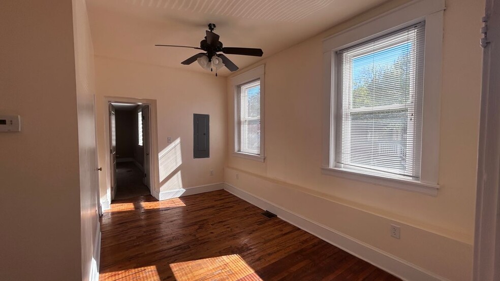 Building Photo - 1216 Williamsburg Rd